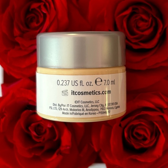 It Cosmetics Confidence in a Cream - Picture 3 of 5